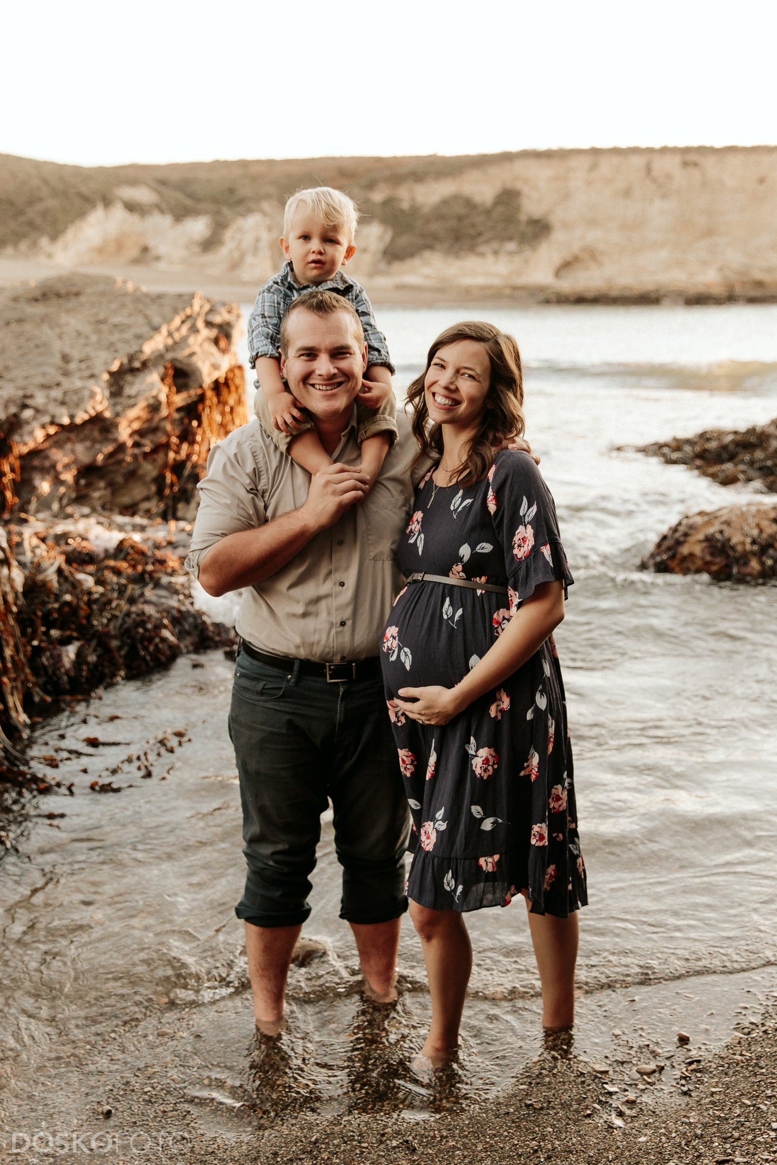 Family Maternity Photos at Montaña de Oro State Beach with DOSKOFOTO